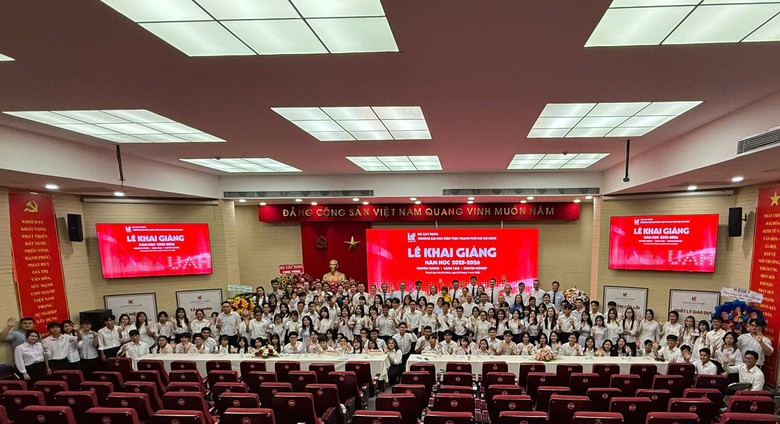 Sinh vi&ecirc;n ng&agrave;nh X&acirc;y dựng TP.HCM hồ hởi đ&oacute;n năm học mới- Ảnh 3.