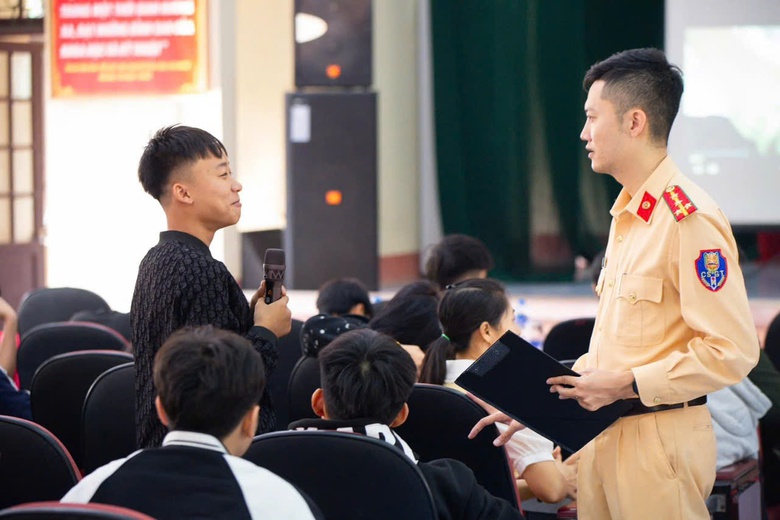 Hưng Y&ecirc;n: X&acirc;y dựng kế hoạch trải nghiệm &ldquo;Em l&agrave; chiến sĩ Cảnh s&aacute;t giao th&ocirc;ng&rdquo;- Ảnh 1.