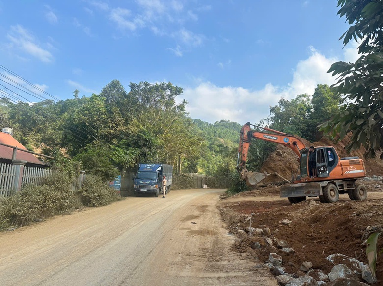 Hạ tầng v&agrave; trật tự an to&agrave;n giao th&ocirc;ng ở L&agrave;o Cai: Từ nghị quyết đến cuộc sống- Ảnh 1.