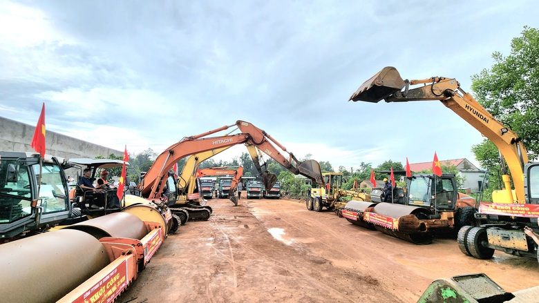 Quảng Ngãi điều chỉnh kế hoạch đầu tư công trung hạn- Ảnh 4. Quảng Ngãi điều chỉnh kế hoạch đầu tư công trung hạn- Ảnh 4.