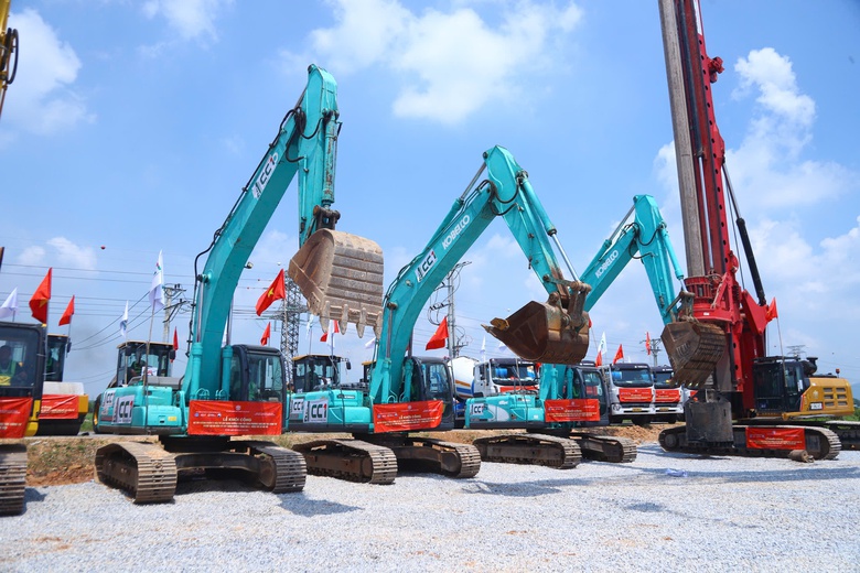 Khởi c&ocirc;ng cao tốc d&agrave;i 113km v&ugrave;ng Thủ đ&ocirc;, c&aacute;c nh&agrave; thầu cam kết ho&agrave;n th&agrave;nh đ&uacute;ng tiến độ- Ảnh 2.