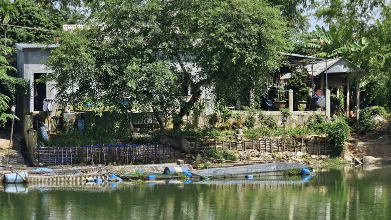 Huế: Bờ s&ocirc;ng Bồ sạt lở ăn s&acirc;u v&agrave;o tuyến đường b&ecirc; t&ocirc;ng, người d&acirc;n thấp thỏm lo sợ- Ảnh 12.