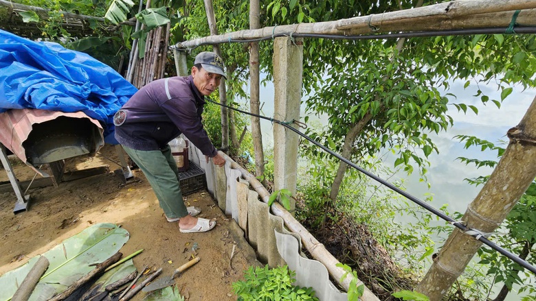 Huế: Bờ s&ocirc;ng Bồ sạt lở ăn s&acirc;u v&agrave;o tuyến đường b&ecirc; t&ocirc;ng, người d&acirc;n thấp thỏm lo sợ- Ảnh 7.