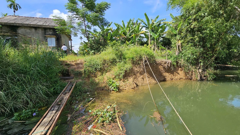 Huế: Bờ s&ocirc;ng Bồ sạt lở ăn s&acirc;u v&agrave;o tuyến đường b&ecirc; t&ocirc;ng, người d&acirc;n thấp thỏm lo sợ- Ảnh 10.