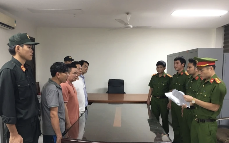 Bắt nhiều đối tượng đưa, nhận hối lộ vận chuyển gỗ qua mặt kiểm l&acirc;m- Ảnh 1.