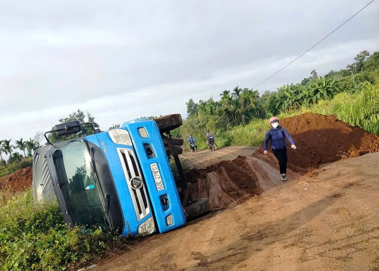 Đắk Lắk chỉ đạo kiểm tra, phản &aacute;nh loạt phương tiện v&ocirc; tư v&agrave;o đường đang thi c&ocirc;ng- Ảnh 2.