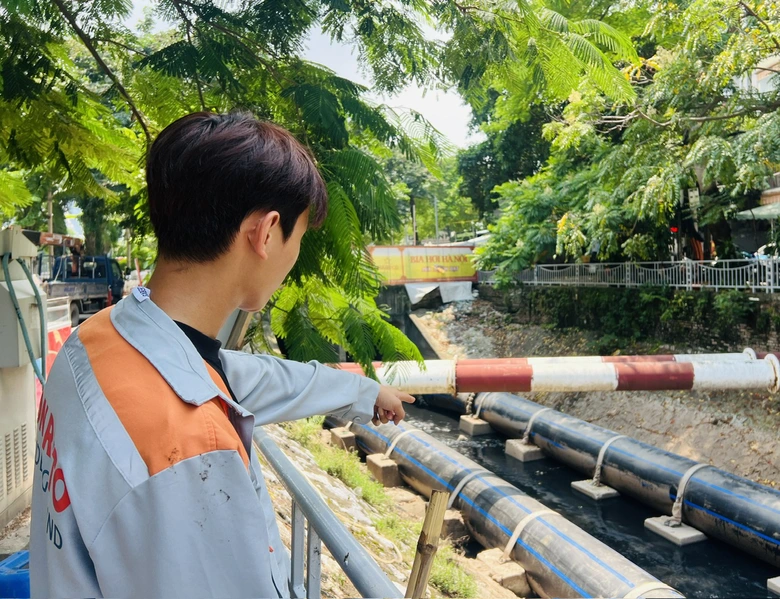 Ho&agrave;n tất lắp đặt ống dẫn nước từ hồ T&acirc;y, s&ocirc;ng T&ocirc; Lịch chờ ng&agrave;y "hồi sinh"- Ảnh 13.