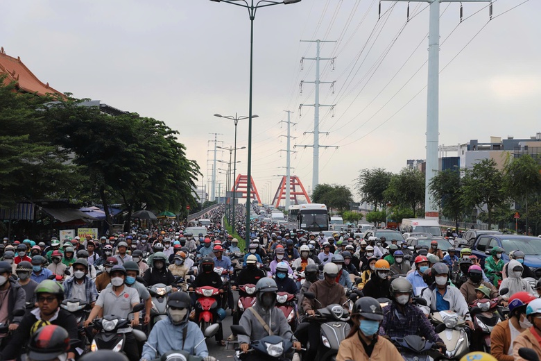 Miễn phí xe buýt: Bước đi lớn để giảm ùn tắc ở TP.HCM- Ảnh 2. Miễn phí xe buýt: Bước đi lớn để giảm ùn tắc ở TP.HCM- Ảnh 2.