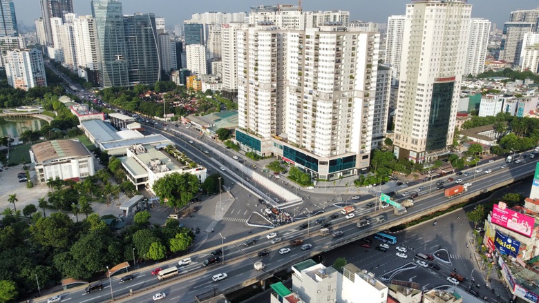 Việc ho&agrave;n thiện thể chế, ch&iacute;nh s&aacute;ch, ph&aacute;p luật về quy hoạch đ&ocirc; thị v&agrave; n&ocirc;ng th&ocirc;n l&agrave; y&ecirc;u cầu tất yếu c&ugrave;ng qu&aacute; tr&igrave;nh vận h&agrave;nh m&ocirc; h&igrave;nh ch&iacute;nh quyền địa phương mới.