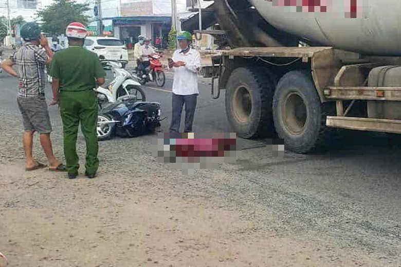 Hiện trường vụ tai nạn khiến một người tử vong tại chỗ. Hiện trường vụ tai nạn khiến một người tử vong tại chỗ.