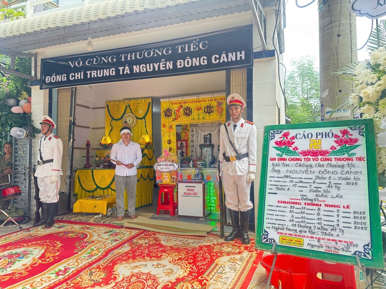Thăng quân hàm trước thời hạn cho thiếu tá công an Đắk Lắk hy sinh khi làm nhiệm vụ- Ảnh 1. Thăng quân hàm trước thời hạn cho thiếu tá công an Đắk Lắk hy sinh khi làm nhiệm vụ- Ảnh 1.