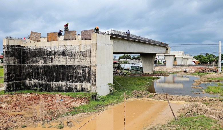 Gỡ vướng mặt bằng, ho&agrave;n th&agrave;nh dự &aacute;n quốc lộ 12A đoạn tr&aacute;nh Ba Đồn trong năm 2025- Ảnh 12.