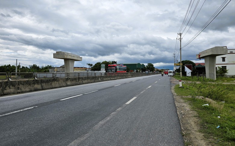 Gỡ vướng mặt bằng, ho&agrave;n th&agrave;nh dự &aacute;n quốc lộ 12A đoạn tr&aacute;nh Ba Đồn trong năm 2025- Ảnh 2.