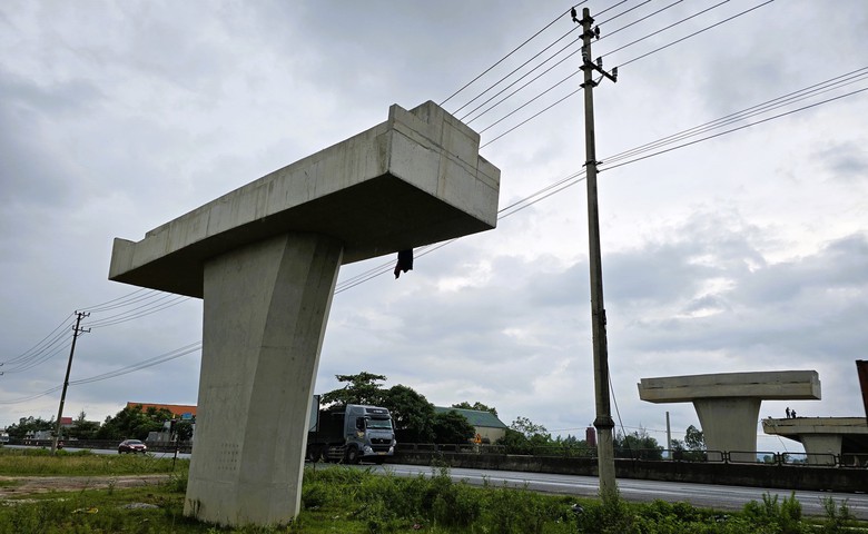 Gỡ vướng mặt bằng, ho&agrave;n th&agrave;nh dự &aacute;n quốc lộ 12A đoạn tr&aacute;nh Ba Đồn trong năm 2025- Ảnh 3.