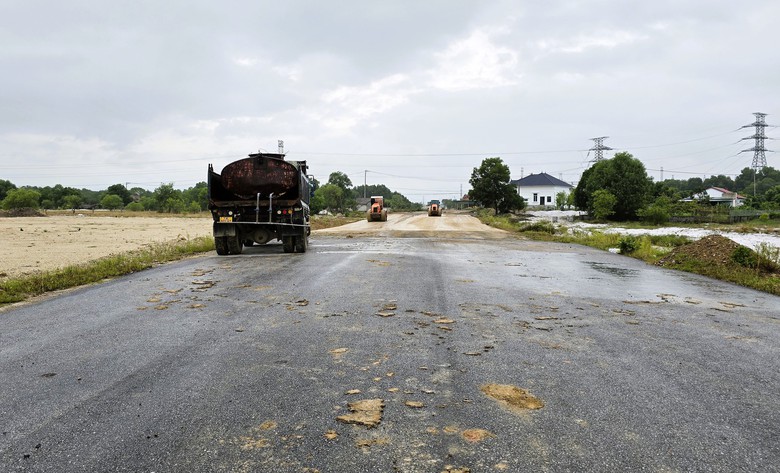 Gỡ vướng mặt bằng, ho&agrave;n th&agrave;nh dự &aacute;n quốc lộ 12A đoạn tr&aacute;nh Ba Đồn trong năm 2025- Ảnh 8.