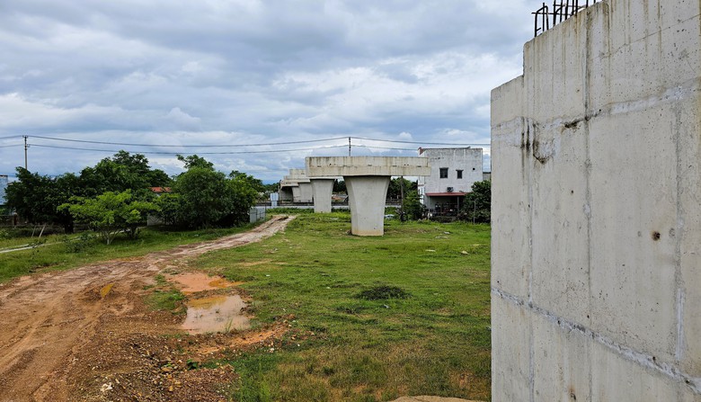 Gỡ vướng mặt bằng, ho&agrave;n th&agrave;nh dự &aacute;n quốc lộ 12A đoạn tr&aacute;nh Ba Đồn trong năm 2025- Ảnh 9.