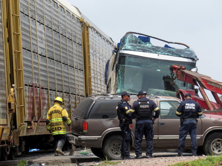 Mexico: T&agrave;u đ&acirc;m xe bu&yacute;t hai tầng, 71 người thương vong- Ảnh 1.