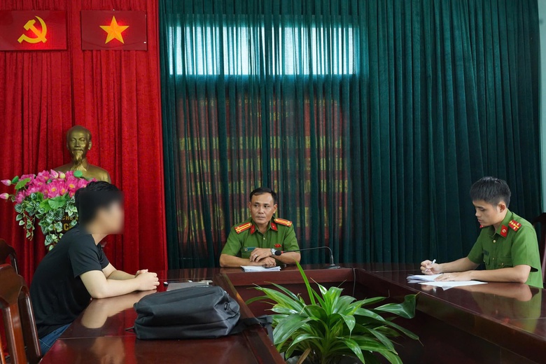 Một sinh vi&ecirc;n ở Huế bị kẻ giả danh c&ocirc;ng an lừa gần 500 triệu đồng- Ảnh 1.
