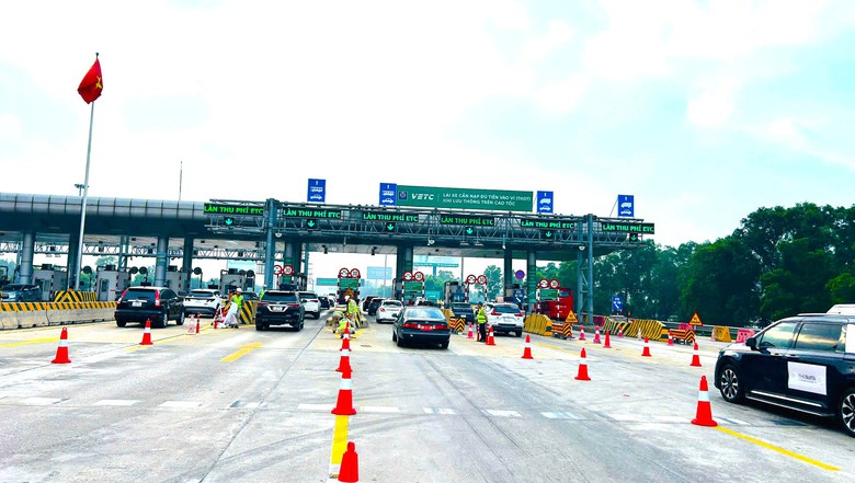 Trạm thu ph&iacute; th&ocirc;ng tho&aacute;ng ng&agrave;y đầu nghỉ Tết Dương lịch- Ảnh 1.