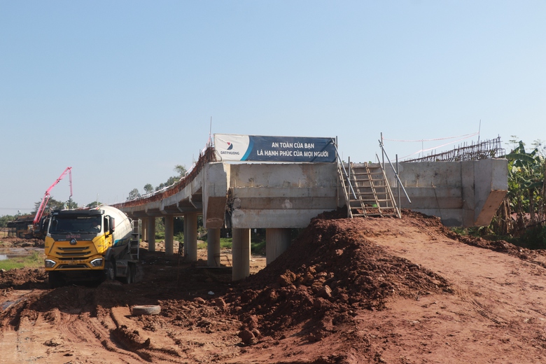 Kiểm tra dự &aacute;n ng&agrave;y đầu năm mới, Chủ tịch Đ&agrave; Nẵng y&ecirc;u cầu GPMB dứt điểm, đảm bảo tiến độ- Ảnh 2.