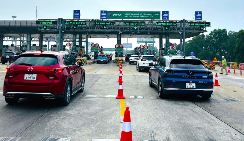 Trạm thu ph&iacute; th&ocirc;ng tho&aacute;ng ng&agrave;y đầu nghỉ Tết Dương lịch- Ảnh 7.