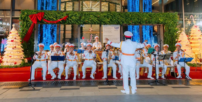 Saigon Marina IFC - Biểu tượng mới của TP.HCM rực rỡ c&ocirc;ng nghệ &aacute;nh s&aacute;ng đ&oacute;n ch&agrave;o năm mới - Ảnh 2.