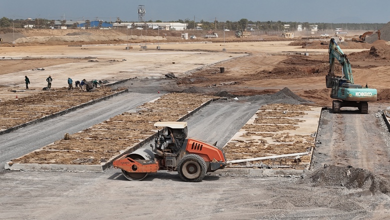 15.000 kỹ sư c&ocirc;ng nh&acirc;n đua ba ca, bốn k&iacute;p xuy&ecirc;n lễ tr&ecirc;n đại c&ocirc;ng trường s&acirc;n bay Long Th&agrave;nh- Ảnh 7.