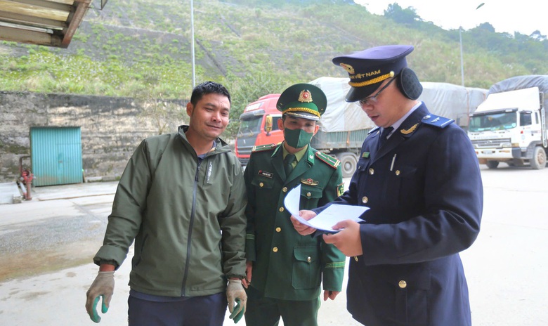 H&agrave; Tĩnh gặp kh&oacute; trong quản l&yacute; tải trọng xe chở h&agrave;ng từ L&agrave;o về Việt Nam- Ảnh 1.