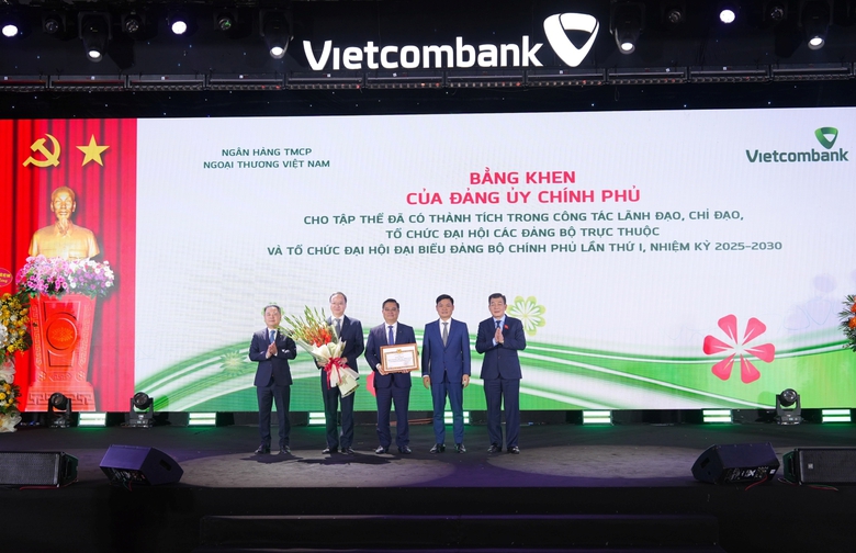 Vietcombank năm 2025: Bản lĩnh ng&acirc;n h&agrave;ng trụ cột, vượt l&ecirc;n th&aacute;ch thức- Ảnh 3.