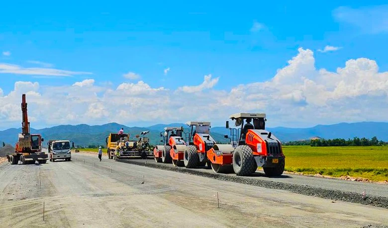 Bộ X&acirc;y dựng th&uacute;c tiến độ dự &aacute;n cao tốc Ch&iacute; Thạnh - V&acirc;n Phong- Ảnh 1.