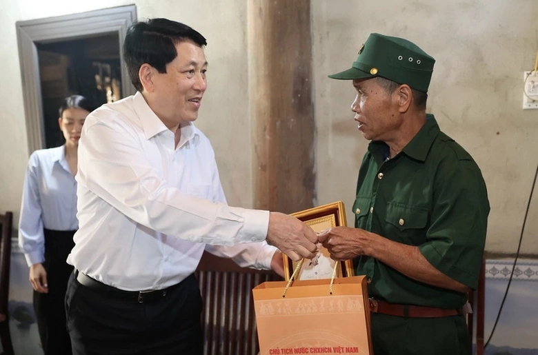 Bộ Nội vụ hướng dẫn tặng quà Tết Bính Ngọ 2026 cho người có công với cách mạng- Ảnh 1. Bộ Nội vụ hướng dẫn tặng quà Tết Bính Ngọ 2026 cho người có công với cách mạng- Ảnh 1.