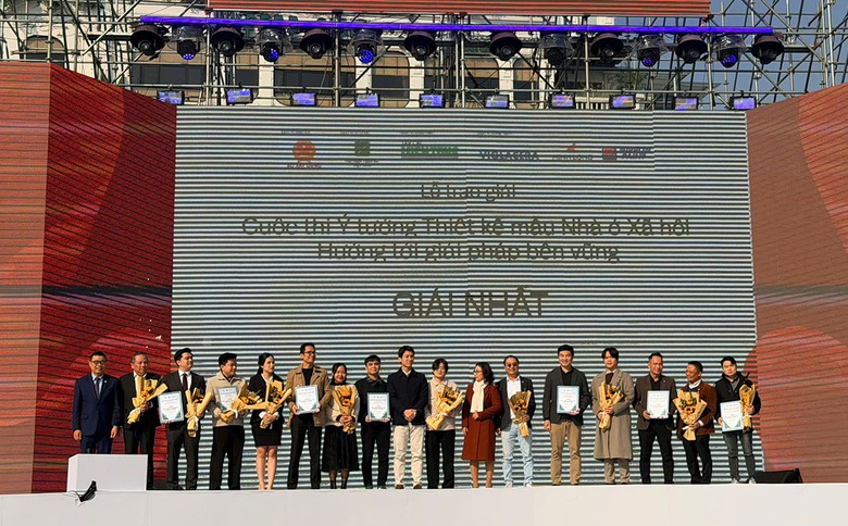 BTC trao thưởng cho 7 t&aacute;c giả/nh&oacute;m t&aacute;c giả đạt giải Nhất cuộc thi &Yacute; tưởng thiết kế mẫu nh&agrave; ở x&atilde; hội &ndash; Hướng tới giải ph&aacute;p bền vững.