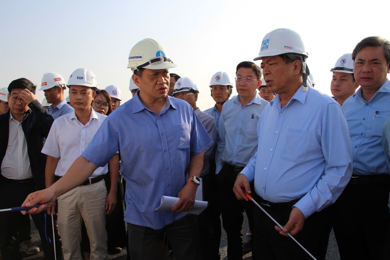 Bộ trưởng Trần Hồng Minh kiểm tra dự &aacute;n ph&iacute;a Nam: Kh&ocirc;ng đ&aacute;nh đổi chất lượng lấy tiến độ- Ảnh 5.