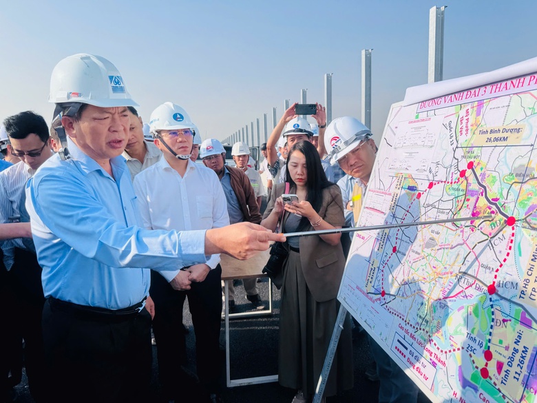 Bộ trưởng Trần Hồng Minh kiểm tra dự &aacute;n ph&iacute;a Nam: Kh&ocirc;ng đ&aacute;nh đổi chất lượng lấy tiến độ- Ảnh 1.