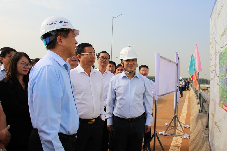 Bộ trưởng Trần Hồng Minh: Tăng tốc cao tốc Biên Hòa - Vũng Tàu, thông xe 2 đoạn trước Tết- Ảnh 4. Bộ trưởng Trần Hồng Minh: Tăng tốc cao tốc Biên Hòa - Vũng Tàu, thông xe 2 đoạn trước Tết- Ảnh 4.