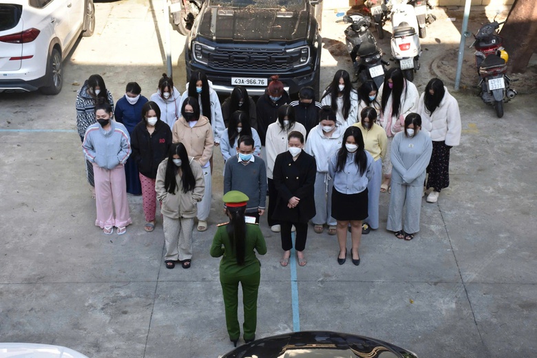 C&ocirc;ng an Đ&agrave; Nẵng triệt ph&aacute; 2 tụ điểm mại d&acirc;m tr&aacute; h&igrave;nh- Ảnh 1.