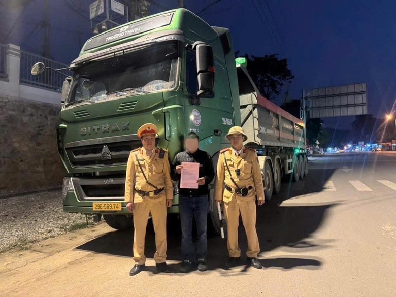 Tuyên Quang: Liên tiếp phát hiện lái xe dương tính với ma túy- Ảnh 2. Tuyên Quang: Liên tiếp phát hiện lái xe dương tính với ma túy- Ảnh 2.