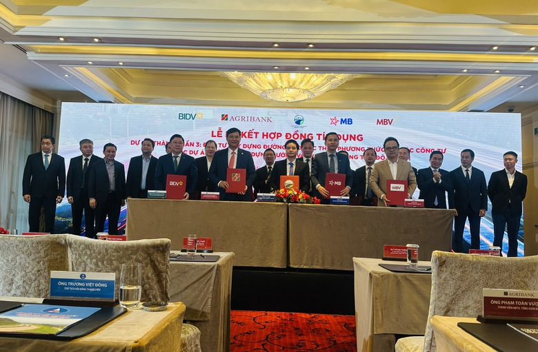 Ký kết hợp đồng tín dụng hơn 25.000 tỷ đồng cho Dự án Vành đai 4 - Vùng Thủ đô- Ảnh 1. Ký kết hợp đồng tín dụng hơn 25.000 tỷ đồng cho Dự án Vành đai 4 - Vùng Thủ đô- Ảnh 1.