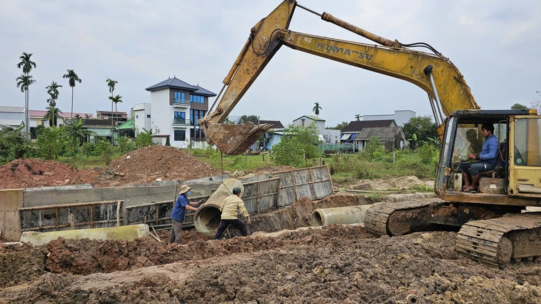 Ngổn ngang c&ocirc;ng trường dự &aacute;n đường 1.100 tỷ đồng ở Huế- Ảnh 6.