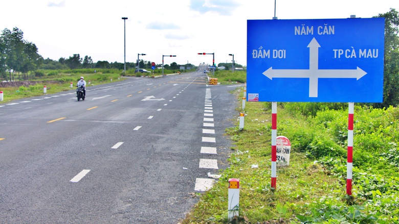 C&agrave; Mau: Gần 62 tỷ đồng l&agrave;m đường nối v&agrave;o khu c&ocirc;ng nghiệp H&ograve;a Trung- Ảnh 1.