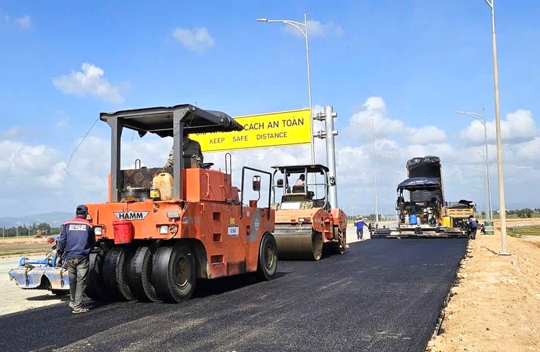 Bộ trưởng Trần Hồng Minh: Thông xe cao tốc Chí Thạnh - Vân Phong trước tết Nguyên đán 2026- Ảnh 5. Bộ trưởng Trần Hồng Minh: Thông xe cao tốc Chí Thạnh - Vân Phong trước tết Nguyên đán 2026- Ảnh 5.