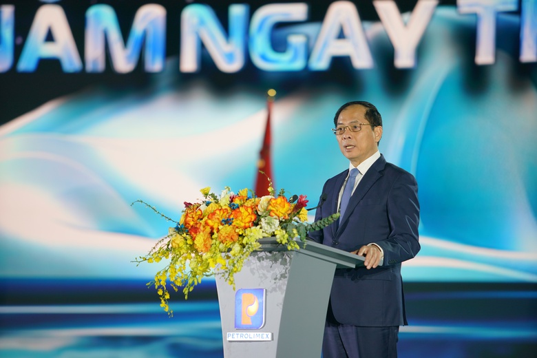 Petrolimex xác định hướng phát triển dựa trên tư duy "ba chuyển đổi"- Ảnh 2. Petrolimex xác định hướng phát triển dựa trên tư duy "ba chuyển đổi"- Ảnh 2.