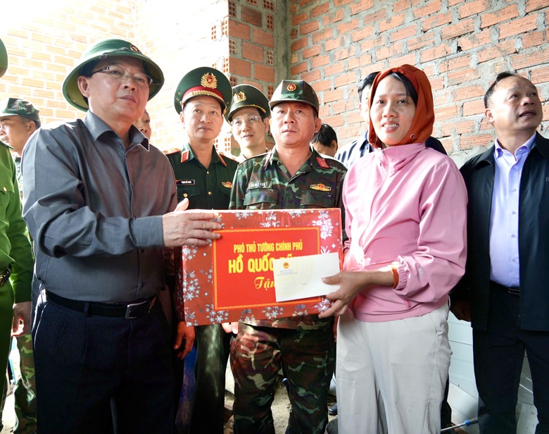 Ph&oacute; Thủ tướng Hồ Quốc Dũng kiểm tra "chiến dịch Quang Trung" tại Gia Lai- Ảnh 6.