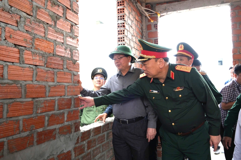 Ph&oacute; Thủ tướng Hồ Quốc Dũng kiểm tra "chiến dịch Quang Trung" tại Gia Lai- Ảnh 11.