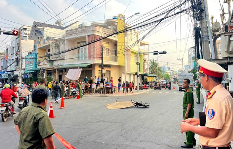 Hiện trường vụ tai nạn thương t&acirc;m - Ảnh: Ph&uacute; Nhuận.