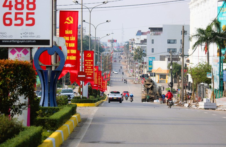 C&ocirc;ng tr&igrave;nh cải tạo vỉa h&egrave; đường H&ugrave;ng Vương ở Quảng Trị gấp r&uacute;t ho&agrave;n thiện để về đ&iacute;ch- Ảnh 1.