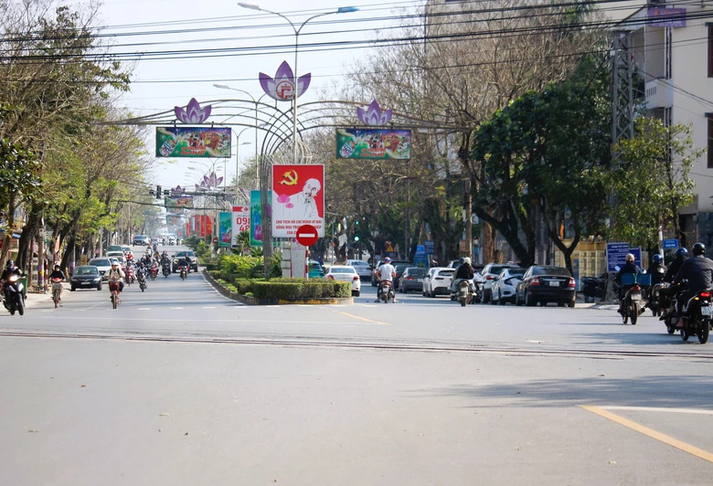 C&ocirc;ng tr&igrave;nh cải tạo vỉa h&egrave; đường H&ugrave;ng Vương ở Quảng Trị gấp r&uacute;t ho&agrave;n thiện để về đ&iacute;ch- Ảnh 10.