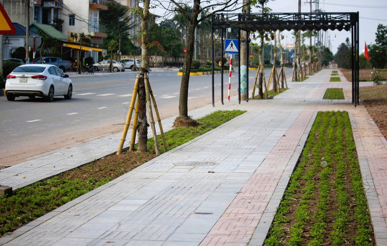 C&ocirc;ng tr&igrave;nh cải tạo vỉa h&egrave; đường H&ugrave;ng Vương ở Quảng Trị gấp r&uacute;t ho&agrave;n thiện để về đ&iacute;ch- Ảnh 3.