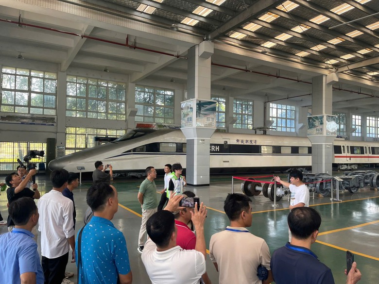 &ldquo;Đi sớm, đ&oacute;n đầu&rdquo; đ&agrave;o tạo nh&acirc;n lực cho đường sắt tốc độ cao- Ảnh 2.