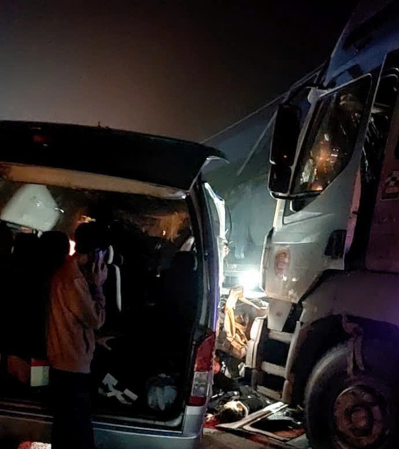 X&aacute;c định nguy&ecirc;n nh&acirc;n ban đầu vụ tai nạn tr&ecirc;n cao tốc l&agrave;m 4 người chết, 5 người bị thương- Ảnh 4.